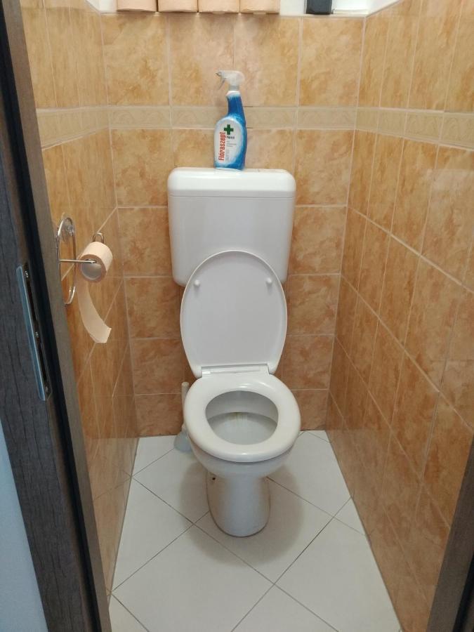 Timar Apartman Eger Exterior foto