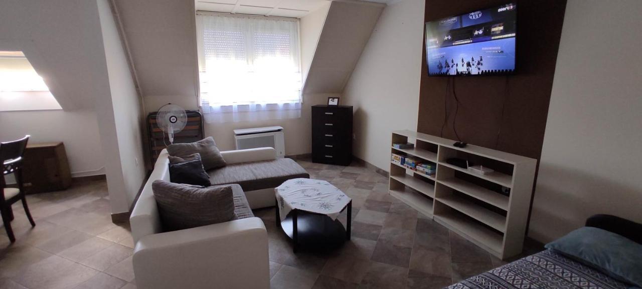 Timar Apartman Eger Exterior foto